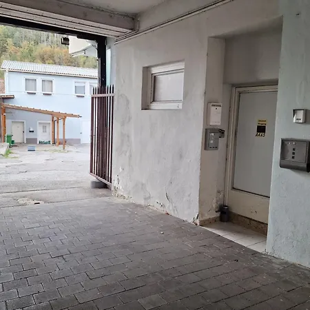 Gudzevic Ferien Unterkuenfte A 4 *